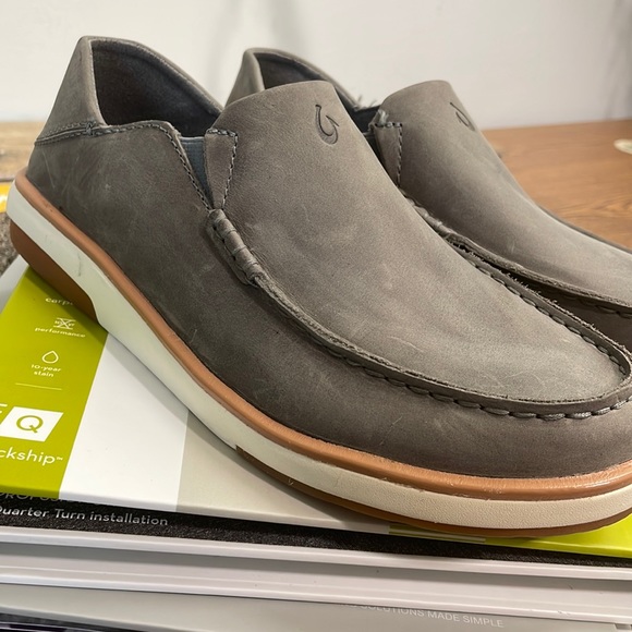 OLUKAI Slip-On (Men) size 7m
Grey leather like New Kalai style - Picture 2 of 8